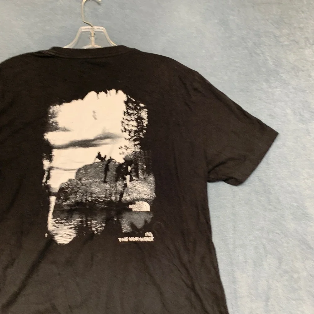 The North Face T Shirt Mens Medium Black Graphic Print Short Sleeve Pullover